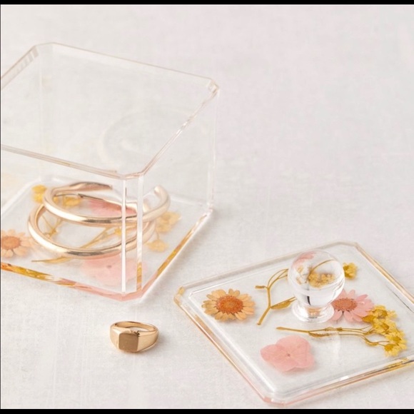 URBAN OUTFITTERS Acrylic Dried Floral Stash Box - Picture 2 of 4